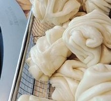 Flower-shaped steamed bun
