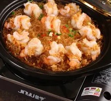 Clam with Garlic Noodles in Clay Pot