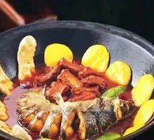 Stewed Spare Ribs with Catfish in Iron Pot