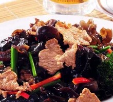 Pork Belly Stir-Fried with Wood Ear Mushrooms