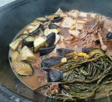 Stewed Goose in Iron Pot