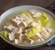 Braised Cabbage with Tofu in Broth
