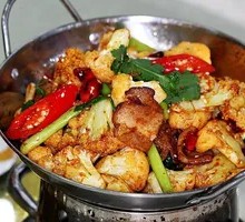 Spicy Stir-Fried Cauliflower in Dry Pot