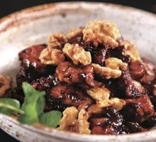 Stir-Fried Chicken with Almonds in Sauce