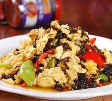 Stir-fried Eggs with Crimini Mushrooms