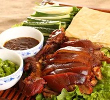 Crispy Pancake Wrapped with Braised Pork Elbow
