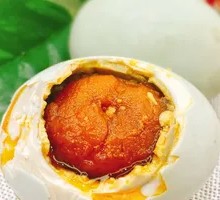 Oil-oozing Salted Duck Egg