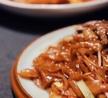 Dry-Fried Beef Rice Noodles