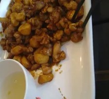 Stir-Fried Chicken with Almonds in Sauce