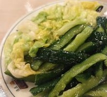 Spicy and Sour Cucumber and Chinese Cabbage Stir-fry