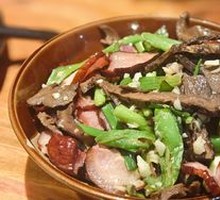 Stir-fried腊肉 with dried bamboo shoots