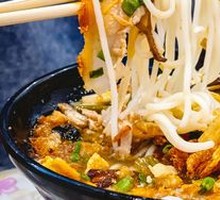 Stir-Fried Snail Noodles