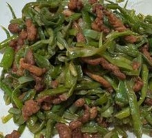 Stir-fried shredded pork with fresh green beans