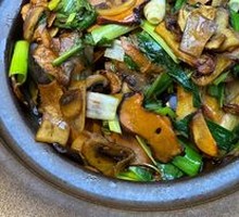 Stir-fried King Oyster Mushrooms with Black Trumpet