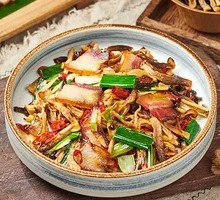 Crispy Mushrooms with Smoked Bamboo Shoots Stir-Fried with Local Sausage