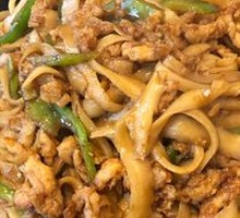 Stir-Fried Pork with Green Pepper Noodles