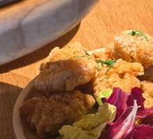 Basil Sauce with Fried Chicken Pieces
