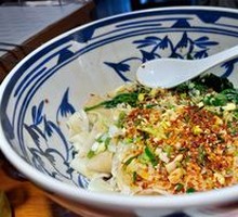 Spinach Bean Sprout Oil-Poured Noodles