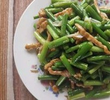 Stir-fried Pork with Garlic Shoots