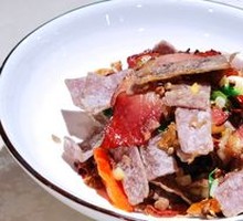Preserved pork stir-fried with fern root cake
