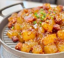 Sizzling Noodles with Cold Tapioca Jelly
