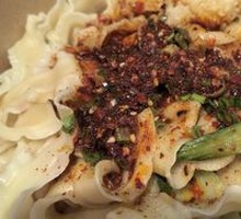 Classic Oil-Poured Noodles