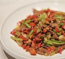 Stir-Fried Beef with Yellow Onion