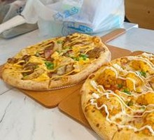 Golden Salted Egg Yolk Chicken Pizza