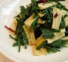 Stir-fried Loofah Tips with Fresh Tofu Skin