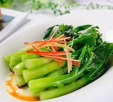 Steamed Bok Choy in White Sauce