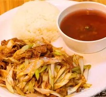 Scallion Stir-Fried Lamb Rice Bowl