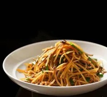 Stir-fried Tea Tree Mushroom with Potato Strips