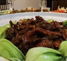 Scallion-braised Beef Tendon with Sea Cucumber
