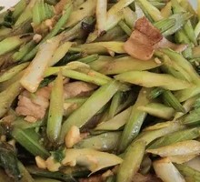 Stir-fried celery with pork