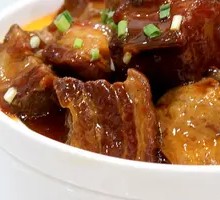 Braised Pork with Tofu Puffs
