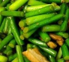 Stir-fried Pork with Garlic Shoots