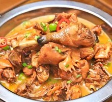 Rooster Pot