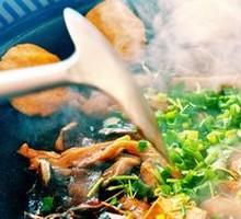 Stir-fried Live Fish in Iron Pot