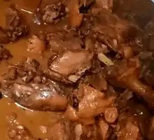 Stewed Goose in Iron Pot