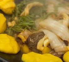 Stewed Goose in Iron Pot