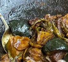 Stewed Pork Ribs in Iron Pot