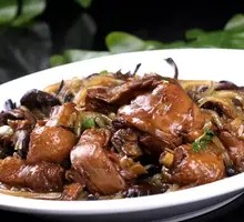 Chicken Stewed with Chestnut Mushrooms