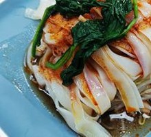 Energy-Boosting Cordyceps Pork Rib Noodle Soup with Rice Paper