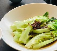 Baked Roman Lettuce with Red Onion Sauce