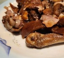 Braised Pork Trotters in Old Soup Sauce