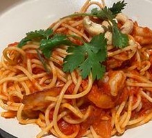 Pan-fried Shrimp with Tomato and Cashew Italian Pasta