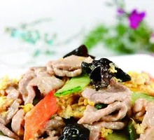 Wood Ear Mushroom and Pork Noodles