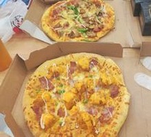 Golden Salted Egg Yolk Chicken Pizza