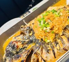 Stir-fried Garlic Rice Noodles with Grilled Fish