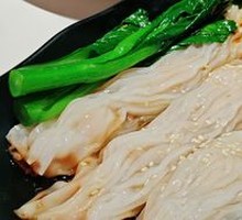 Traditional Hand-Pushed Beef Rice Noodle Roll